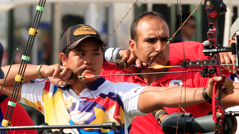 The Philippines’ Paul dela Cruz (left) takes aim during the men’s compound archery classification round in Incheon. NIÑO JESUS ORBETA
