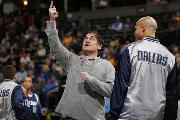 Dallas Mavericks owner Mark Cuban, left, jokes with forward Richard Jefferson before player introductions as the Mavericks face the Denver Nuggets in the first quarter of an NBA basketball game Wednesday, Jan. 14, 2015, in Denver. (AP Photo/David Zalubowski)