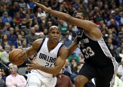 FILE - In this Saturday, Dec. 20, 2014 file photo, Dallas Mavericks forward Richard Jefferson (24) drives the ball around San Antonio Spurs forward Boris Diaw (33) during the first half of an NBA basketball game in Dallas. Jefferson has agreed to terms on a one-year deal for next season with Cleveland, a person familiar with the negotiations told The Associated Press on Tuesday, July 21, 2015.  The person spoke on condition of anonymity because Jefferson has not yet signed his contract. (AP Photo/Jim Cowsert, File)
