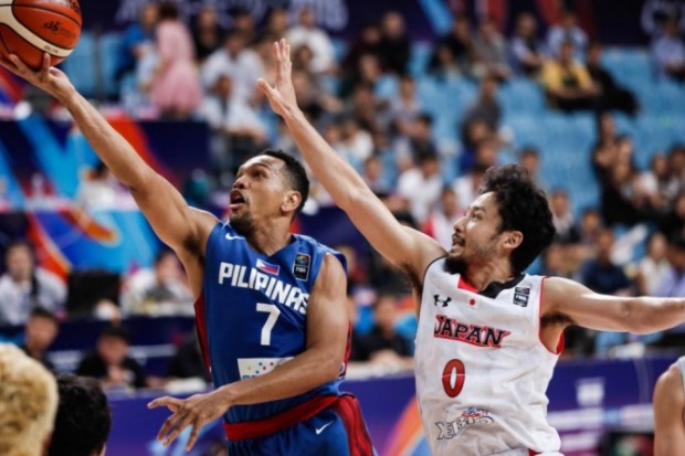 Philippines' Jayson Castro (7) swoops in for the layup against Japan's Yuta Tabuse Sunday during their game in the second round of the 2015 Fiba Asia Championship in Changsha, China. Photo from Fiba.com