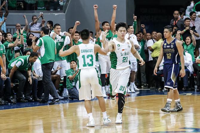 De La Salle University celebrates after Jeron Teng (21) scores on what proved to be the game-sealing basket in the Green Archers' win over the National University Bulldogs Sunday at Mall of Asia Arena. Tristan Tamayo/INQUIRER.net