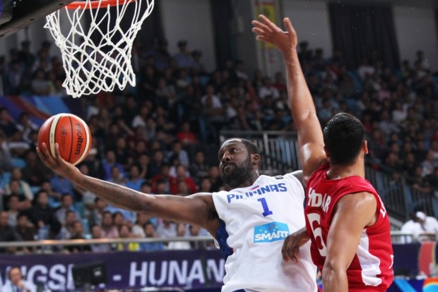 Andray Blatches carries the Philippines. Photo from Fiba.com