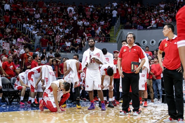 A dejected San Beda side after losing its title retention bid. Photo by Tristan Tamayo/INQUIRER.net