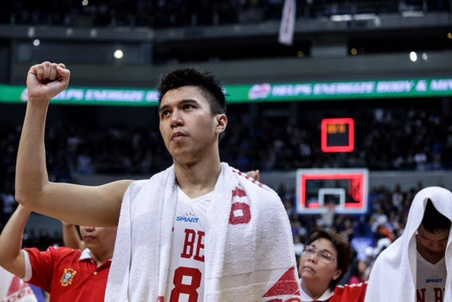 Art Dela Cruz sings alma mater hymn as a player for the last time.  Photo by Tristan Tamayo/INQUIRER.net