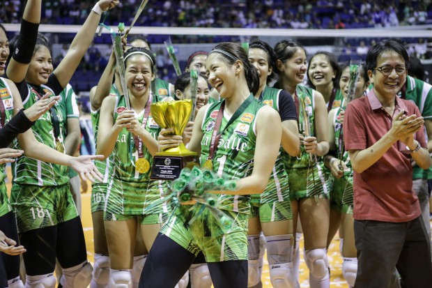 Kim Dy named Finals MVP. Photo by Tristan Tamayo/INQUIRER.net
