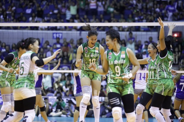 La Salle Lady Spikers claim the UAAP title. Photo by Tristan Tamayo/INQUIRER.net
