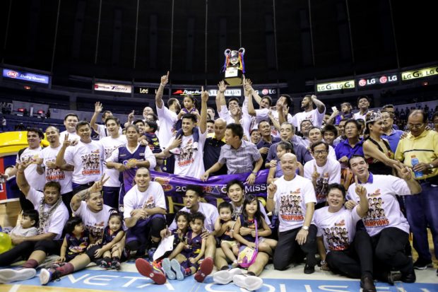 PBA Commissioner's Cup champions Rain or Shine Elastopainters. Photo by Tristan Tamayo/INQUIRER.net