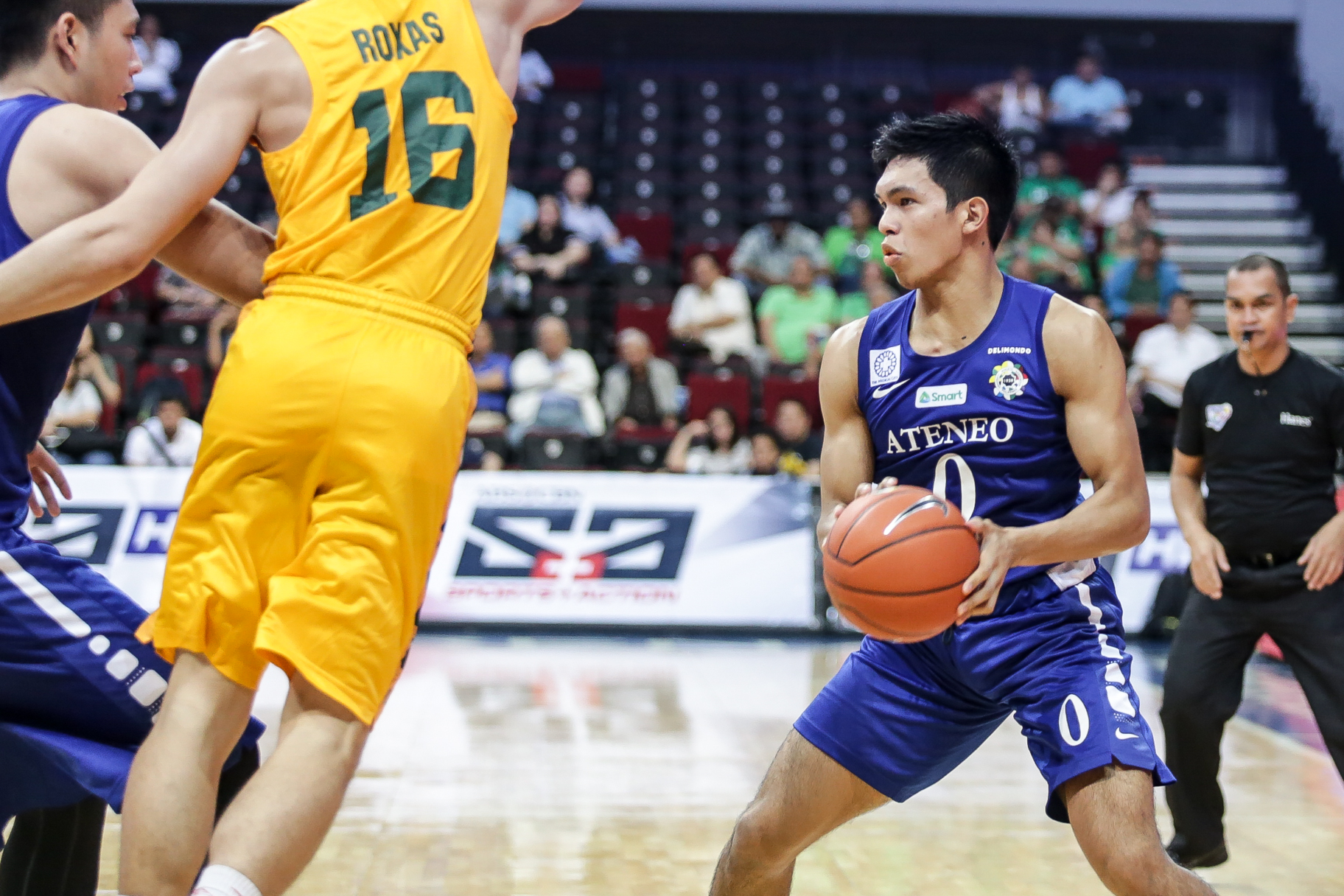 Ateneo Blue Eagles vs FEU Tamaraws in a UAAP Season 79 game. Photo by Tristan Tamayo/INQUIRER>net