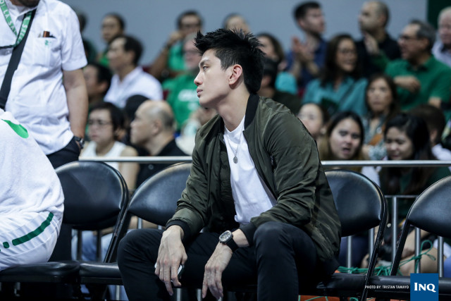 La Salle's Jeron Teng watches on the bench during the Green Archers' rout of the Ateneo Blue Eagles in the UAAP Season 79 men's basketball tournament Sunday, Oct. 2, 2016, at Mall of Asia Arena. Tristan Tamayo/INQUIRER.net