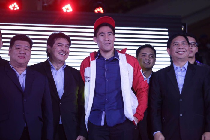 Blacwater Elite picks Mac Belo in the special draft. Tristan Tamayo/INQUIRER.net