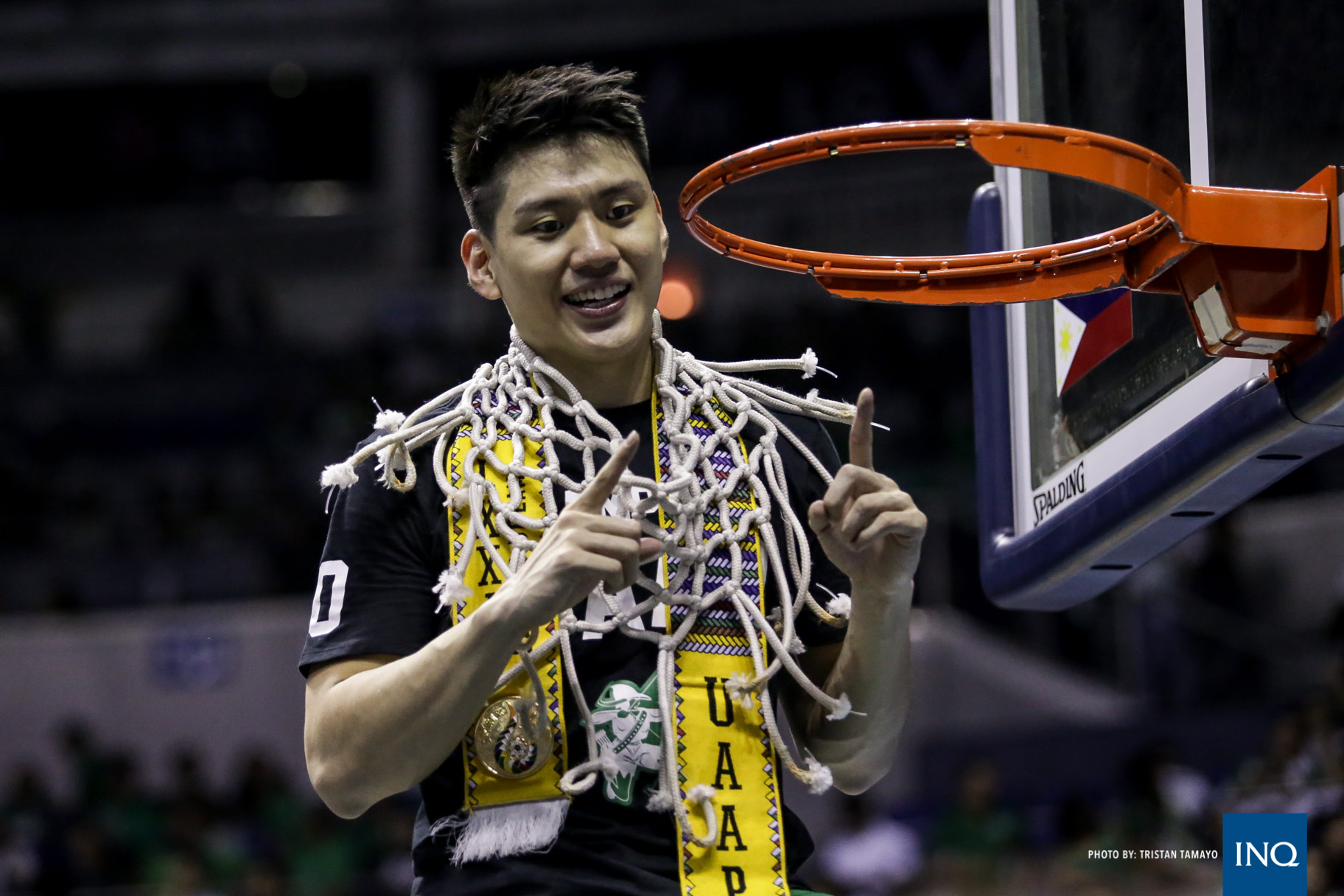 Jeron Teng cuts off the net as part of the Green Archers' celebration after winning their ninth overall title. Photo by Tristan Tamayo/INQUIRER.net