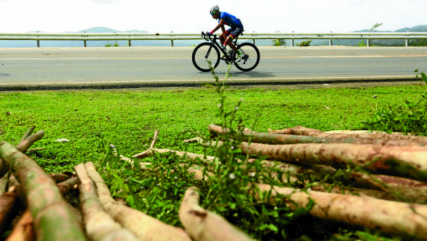 Team Philippine Navy/Standard Insurance cyclist Jan Paul Morales negotiates a lonely stretch of the seventh stage from Pili, Camarines Sur to Daet, Camarines Norte. —EDWIN BACASMAS