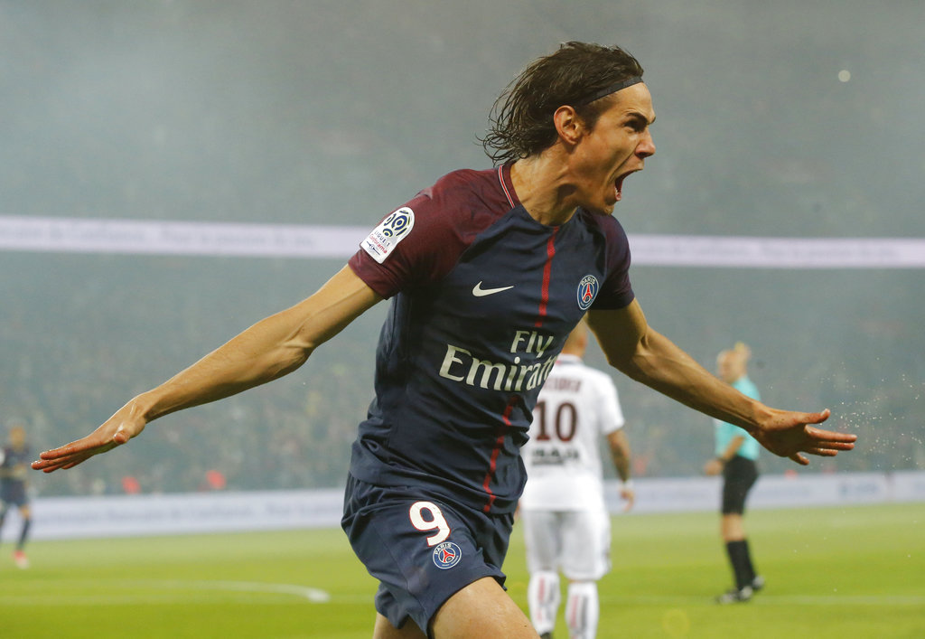 Cavani scores 2 as leader PSG coasts to 3-0 win against Nice