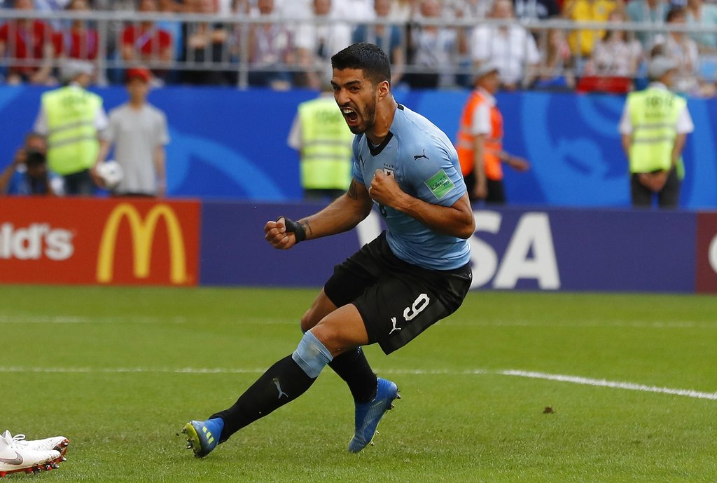 Suarez scores again and Uruguay downs host Russia 3-0