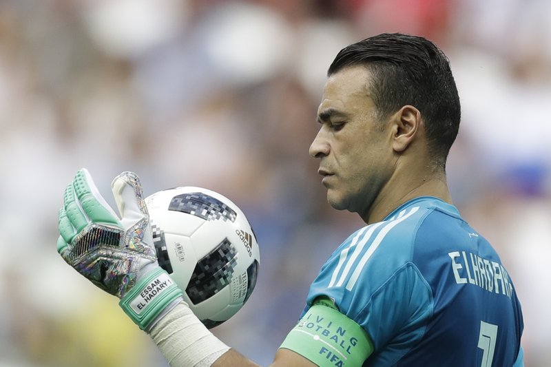 Egypt goalkeeper El Hadary becomes World Cup’s oldest player