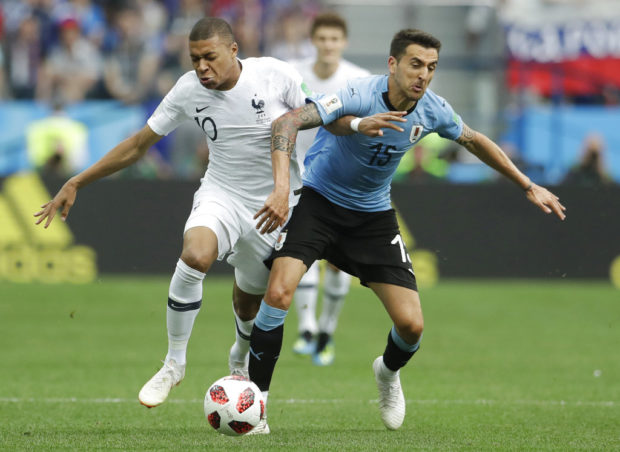 France advances to World Cup semifinals, beats Uruguay 2-0