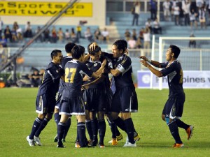 WINNING MOMENT. Azkals celebrate Phil Younghusband's goal in the friendly match against Nepal. PHOTO BY RICHARD REYES