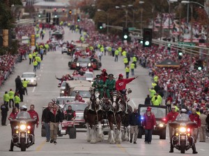  Manager Tony La Russa of the St. Louis Cardinals rides with the Budweiser Clydesdales during a parade celebrating the team's 11th World Series championship Sunday in St. Louis, Missouri. Whitney Curtis/Getty Images/AFP