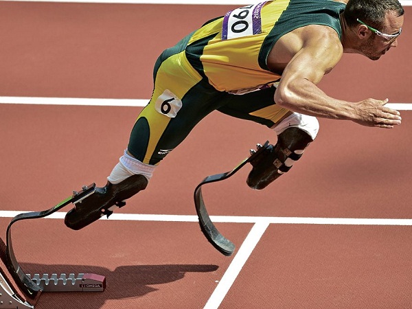 South Africa's double amputee athlete Oscar Pistorius takes the start of the men's 400m heats at the athletics event of the London 2012 Olympic Games on August 4, 2012 in London. 