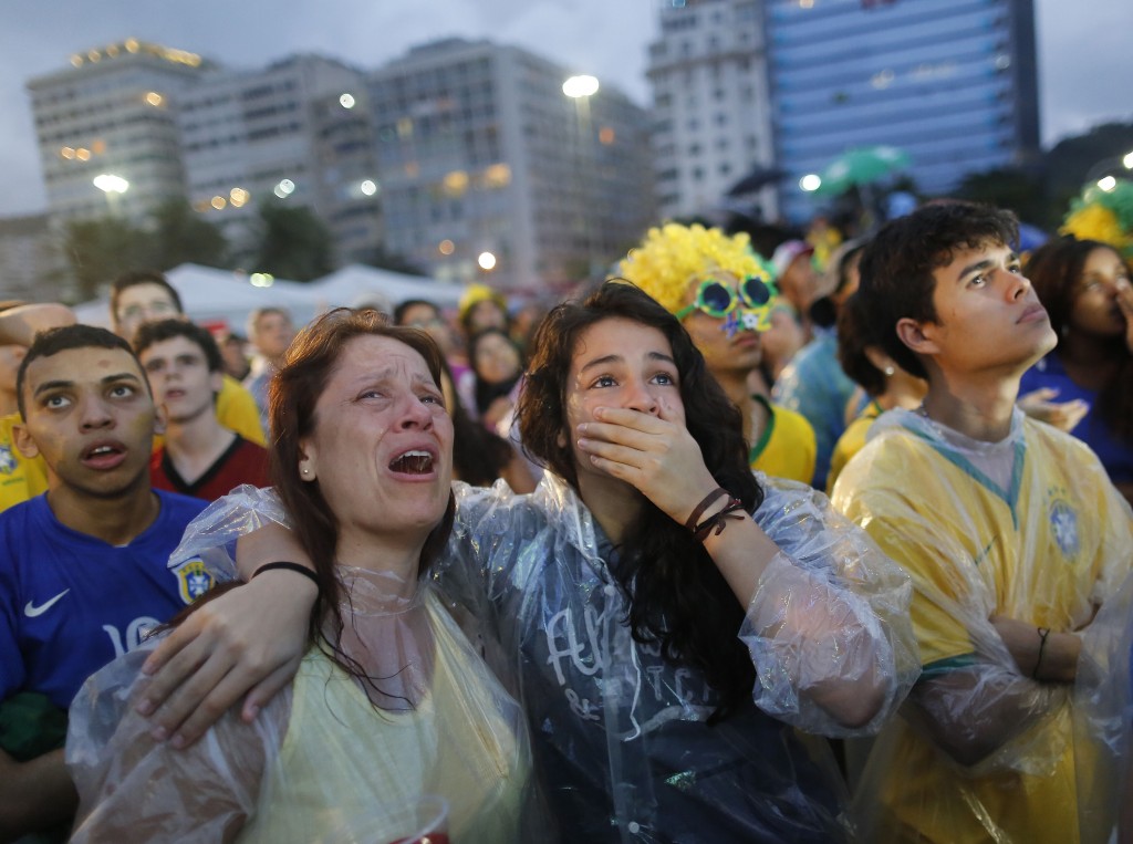 Brazil-World-Cup-Fans-Tears-5