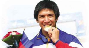 DANIEL Caluag shows off the country’s first gold medal at the 17th Asian Games in Incheon, South Korea. NIÑO JESUS ORBETA 