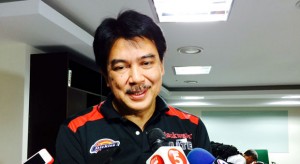 Blackwater coach Leo Isaac is now bracing for a tough game against Rain or Shine on Friday at the Smart Araneta Coliseum. MARK GIONGCO/INQUIRER.net