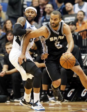 San Antonio Spurs’ Tony Parker, right, of France, drives around Minnesota Timberwolves’ Mo Williams in the second half of an NBA basketball game, Friday, Nov. 21, 2014, in Minneapolis. The Spurs won 121-92. AP