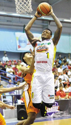 HAPEE’S Bobby Ray Parks is fouled before he can dunk by Jebb Bulawan of Bread Story in yesterday’s game at Ynares Center in Pasig. AUGUST DELA CRUZ