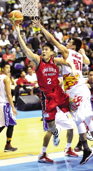 BILLY Mamaril of Ginebra goes for a layup off Raymond Almazan of Rain or Shine in their match Sunday at Smart Araneta Coliseum.  The Painters won, 100-90, to become the first semifinalist.    AUGUST DELA CRUZ