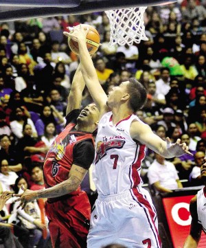 ALASKA’S Game 3 stalwart Sonny Thoss (right) rejects a driving Chris Ross of San Miguel Beer. AUGUST DELA CRUZ