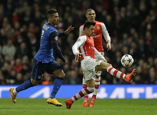 Monaco's Nabil Dirar, left, challenges Arsenal's Alexis Sanchez during the Champions League round of 16 soccer match between Arsenal and AS Monaco at the Emirates Stadium in London, Wednesday, Feb. 25, 2015. (AP Photo/Matt Dunham)