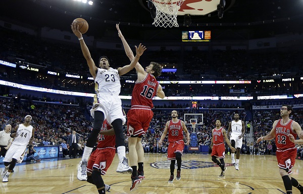 New Orleans Pelicans forward Anthony Davis (23) goes to the basket against Chicago Bulls forward Pau Gasol (16) in the first half of an NBA basketball game in New Orleans, Saturday, Feb. 7, 2015. AP
