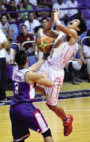 Cagayan Valley’s Celedonio Trollano is fouled on the way to the basket by Cebuana’s Simon Enciso in yesterday’s game. AUGUST DELA CRUZ
