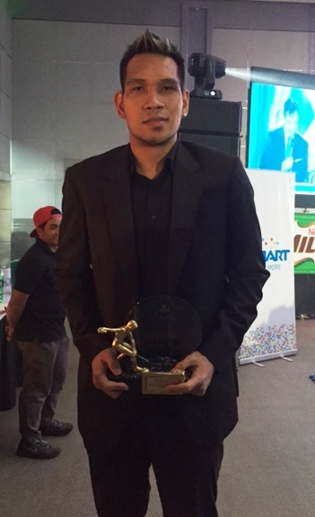 Fajardo with his award.