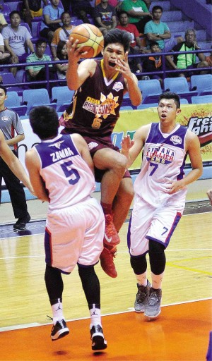 Cagayan Valley’s Celedonio Trollano (6) draws a blocking foul on the drive from Paul Zamar of Cebuana in yesterday’s KO game. AUGUST DELA CRUZ