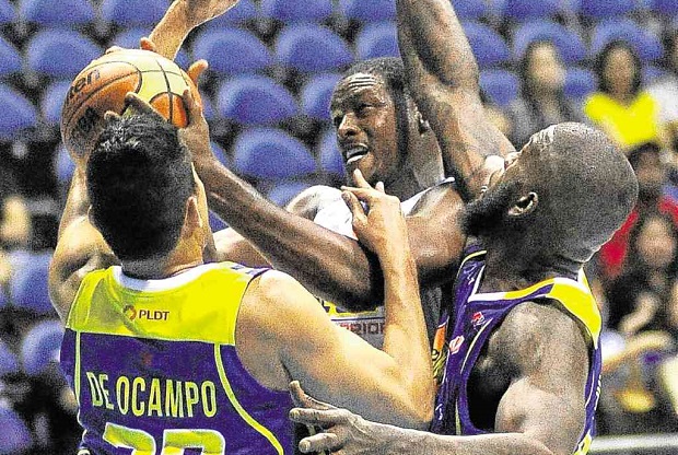 NLEX import Al Thornton is challenged by the TNT double team of Ranidel de Ocampo and Ivan Johnson in last night’s game. AUGUST DELA CRUZ