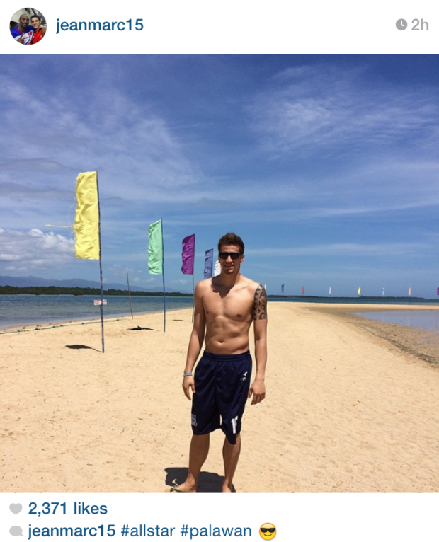 Marc Pingris at Palawan's famous beach. Screengrab from Pingris' Instagram account.