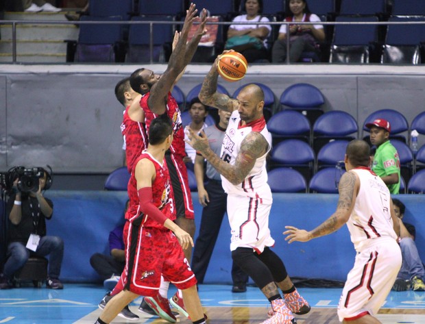 PJ Ramos tries to evade defenders. PBA Images/Nuki Sabio