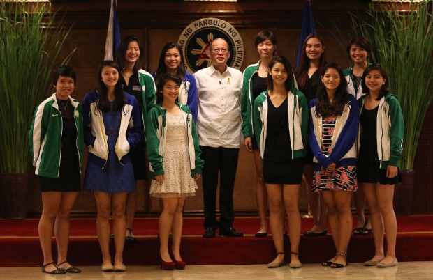 President Benigno S. Aquino III shares the stage with the University Athletic Association of the Philippines (UAAP) women's volleyball back-to-back champion Ateneo de Manila University (AdMU) Lady Eagles, led by two-time UAAP women's volleyball Most Valuable Player (MVP) Alyssa Valdez, and UAAP Season 77 women’s volleyball 1st Runner Up De La Salle University (DLSU) Lady Spikers for a group photo souvenir during the Special Luncheon with the AdMU Men’s and Women’s Volleyball Teams and the DLSU Women’s Volleyball Team at the Heroes Hall of the Malacañan Palace on Tuesday (March 24, 2015). (Photo by Benhur Arcayan / Malacañang Photo Bureau)