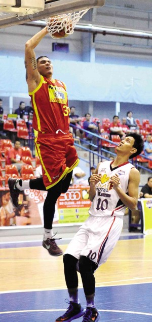 VAUGHN Canta of Keramix gets away from MP Hotel’s Marlon Magat for a slam in yesterday’s game at Ynares Sports Arena in Pasig. AUGUST DELA CRUZ