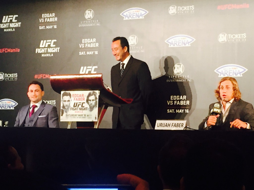 (L-R) Frankie Edgar, UFC Asia Executive Vice President Ken Berger and Urijah Faber during the On-Sale press conference of UFC Fight Night Manila on Tuesday. Don Lejano/INQUIRER.net