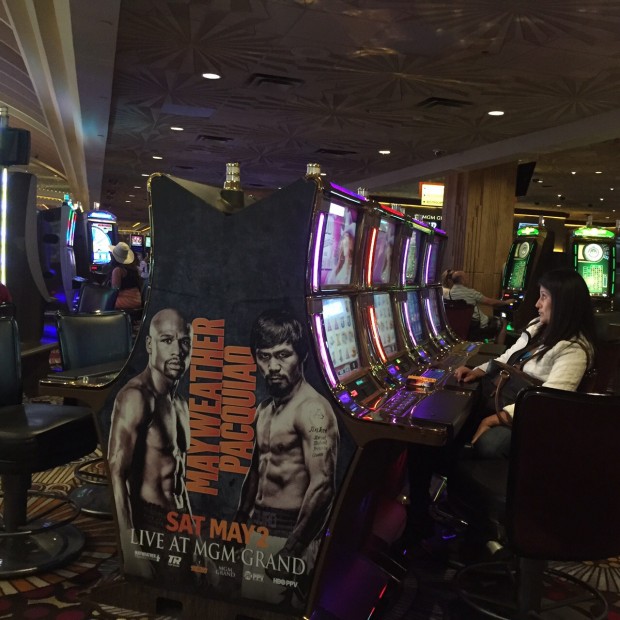 One of the many slot machines with Mayweather-Pacquiao 