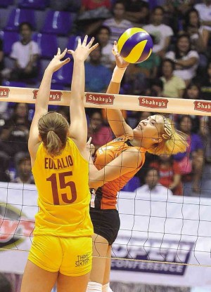 ABY Maraño scores off Wenneth Eullalio of Cagayan Valley. INQUIRER FILE PHOTO