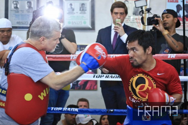 Manny Pacquiao trains with Freddie Roach at the Top Rank gym in Las Vegas, Nevada two days before his fight with Floyd Mayweather Jr. PHOTO BY REM ZAMORA