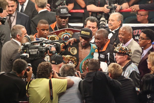 Floyd Mayweather poses for the photographers after winning his fight with Manny Pacquiao by unanimous decision. PHOTO BY REM ZAMORA/INQUIRER/See more at FRAME