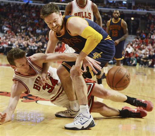 Chicago Bulls forward Mike Dunleavy, left, tries to take the ball from Cleveland Cavaliers guard Matthew Dellavedova during Game 6 of an NBA basketball second-round playoff series, Thursday, May 14, 2015, in Chicago.  AP