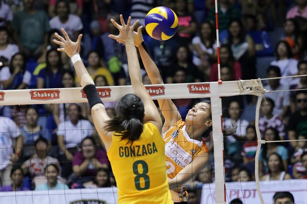 Alyssa Valdez soars for the kill. Photo by Tristan Tamayo/INQUIRER.net