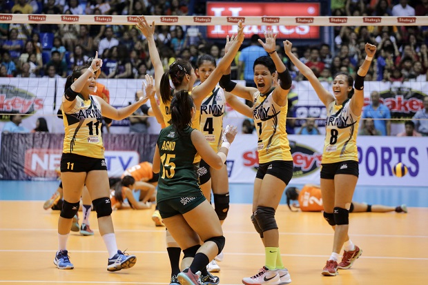 Army celebrates after a point. Photo by Tristan Tamayo/INQUIRER.net
