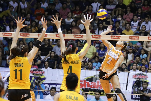 Alyssa Valdez soars for the kill. Photo by Tristan Tamayo/INQUIRER.net