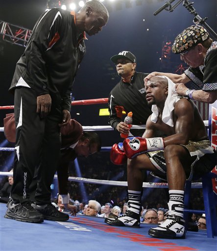 Floyd Mayweather Jr., right, sits in his corner with his father, head trainer Floyd Mayweather Sr., left, during his welterweight title fight against Manny Pacquiao on Saturday, May 2, 2015 in Las Vegas. Mayweather Sr. admitted he thought things were much closer in the fight between his son and Pacquiao at MGM Grand Garden Arena.  AP PHOTO/ISAAC BREKKEN 